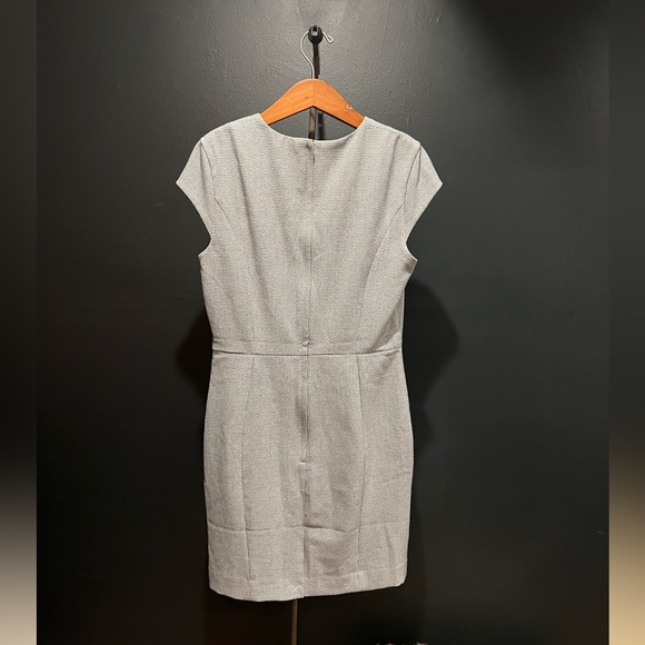 NWT - H&M Knee Length Capped Sleeve Houndstooth Midi Dress - Picture 2 of 3